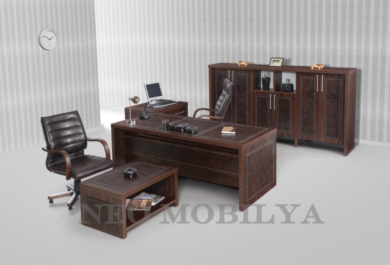 Pretto Executive Desk Set